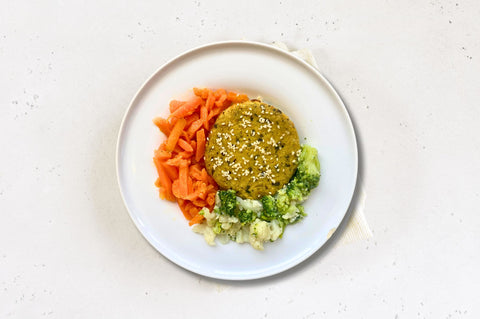 BURGER DI CECI CON CAROTE E BROCCOLETTI VEGAN