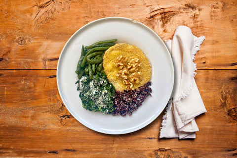 cotoletta di sedano rapa con verdure e noci