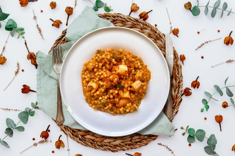 fregola sarda con sugo al pomodoro e frutti di mare