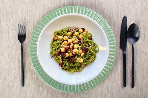 Tagliatelline verdi con ceci, fagioli e guanciale