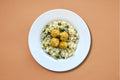 polpette al salmone con riso e zucchine